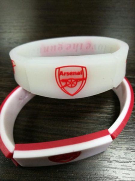 браслет Arsenal  светится в темноте