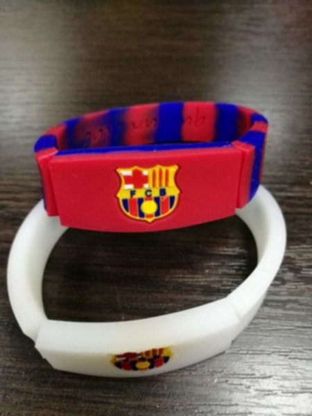 браслет Barcelona  светится в темнот