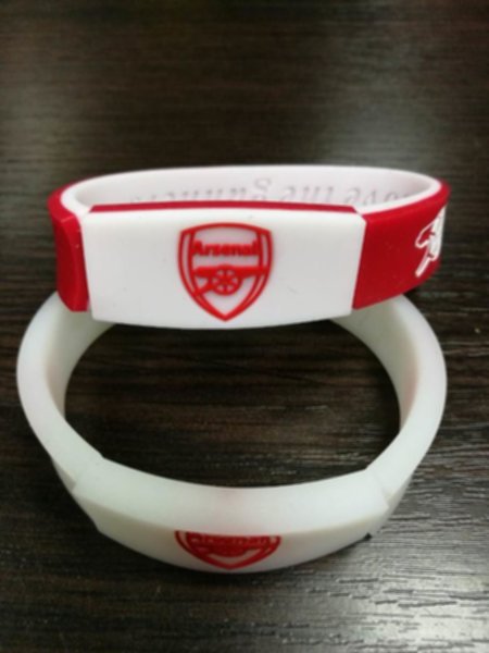 браслет Arsenal  светится в темноте