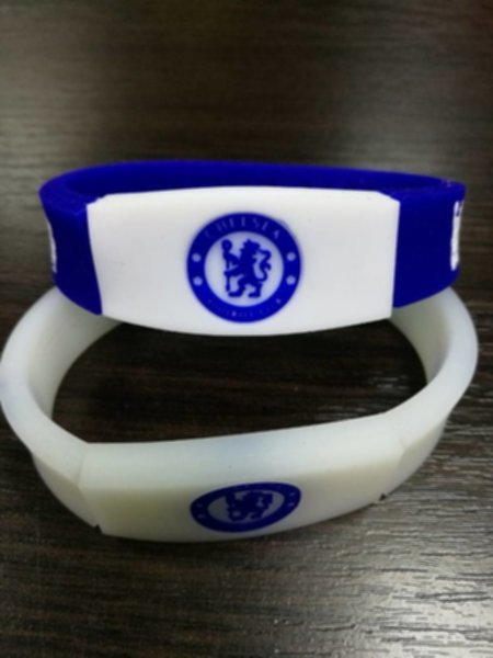 браслет Chelsea  светится в темноте