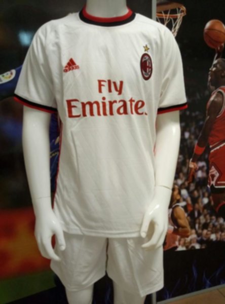 форма AC Milan  гостевая  2017-2018