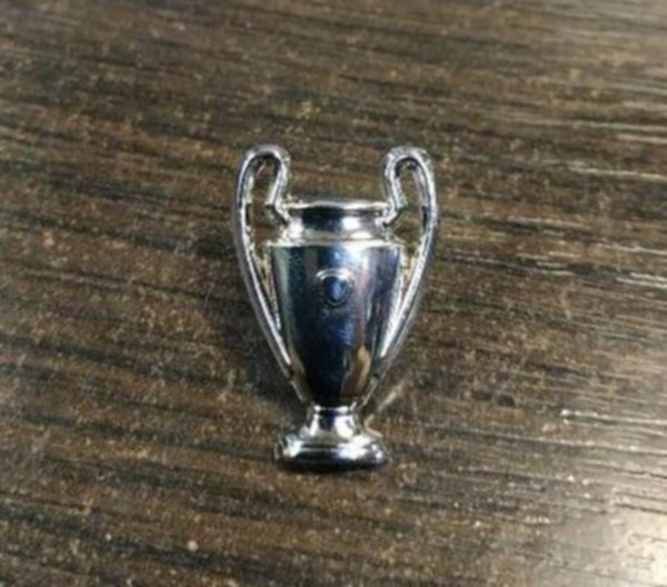 значок  Кубок Лиги Чемпионов  №0912,  2,5 см х 2 см , металл