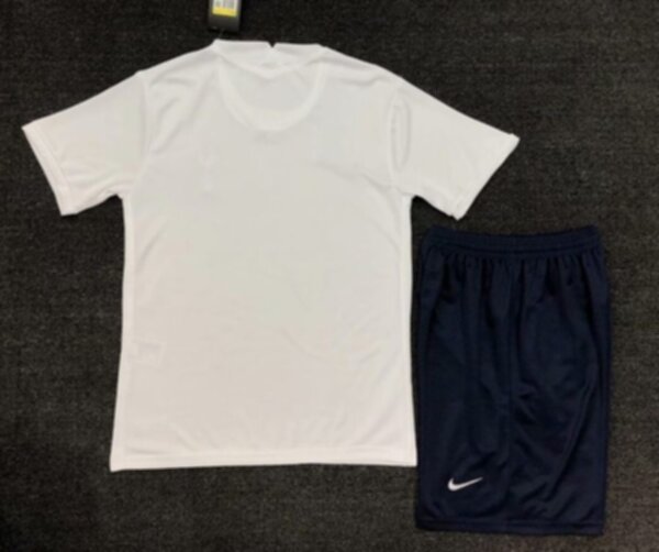 форма Tottenham   2021-2022  домашняя
