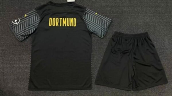форма Borussia Dortmund  2021-2022  гостевая  полиэстер 100%