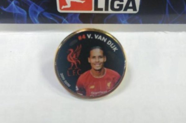 значок Вирджил ван Дейк   №0871  2,5см