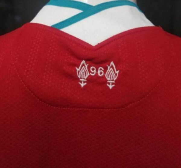 форма Liverpool   2020-2021  домашняя