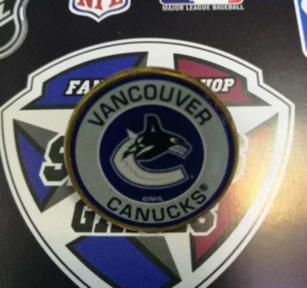 значок Vancouver  Canucks  №0812  2,5см 