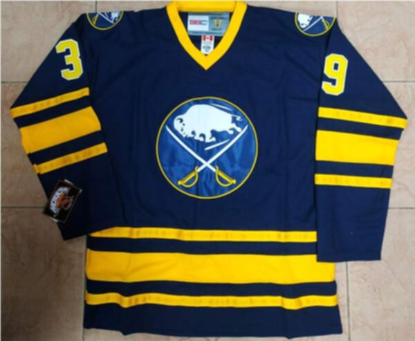 свитер хоккейный Buffalo Sabres №39 HASEK CCM