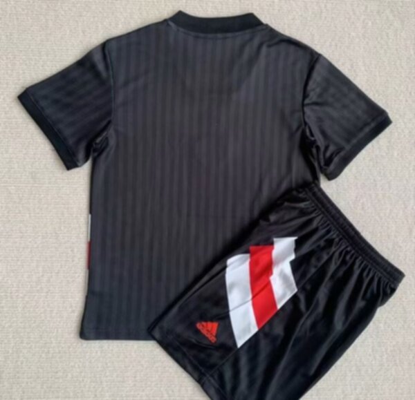 форма Manchester United 2023-2024 adidas