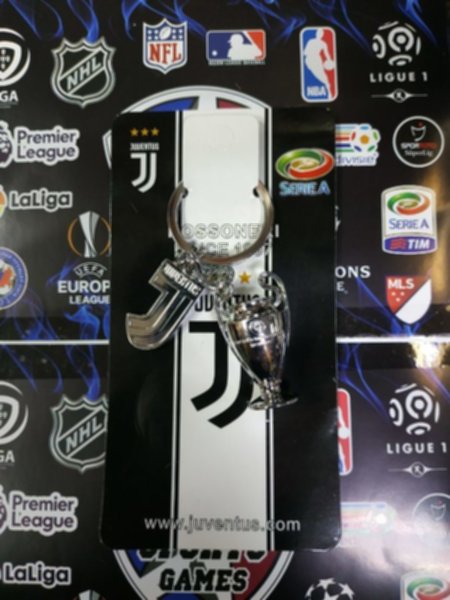 брелок Ювентус с кубком лиги чемпионов 3см х 2см 