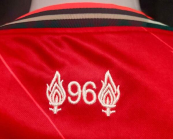 форма Liverpool   2021-2022  домашняя