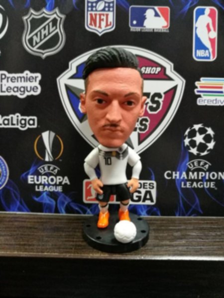 фигурка Озил  Германия 2018  6,5 см