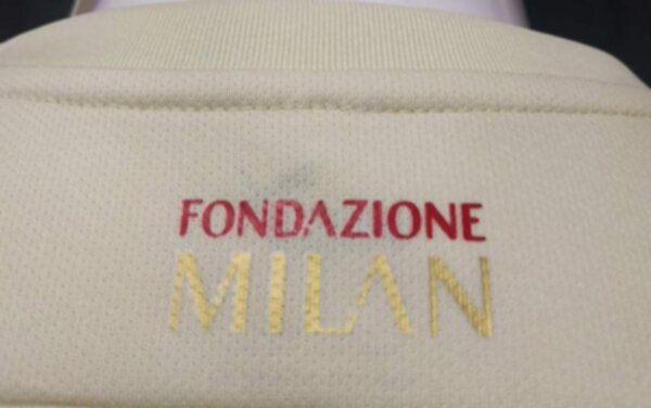 форма AC Milan  2021-2022  гостевая