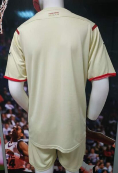 форма AC Milan  2021-2022  гостевая