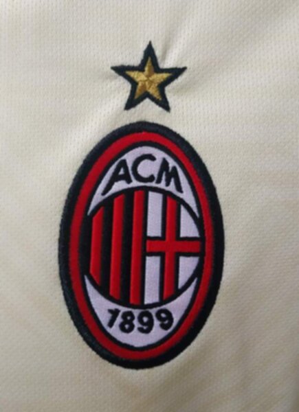 форма AC Milan  2021-2022  гостевая