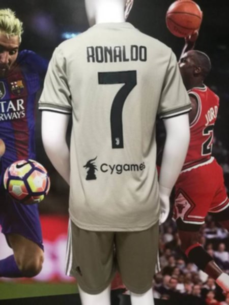 форма Juventus №7 RONALDO  2018-2019  гостевая