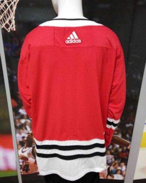 свитер хоккейный Chicago Blackhawks  adidas