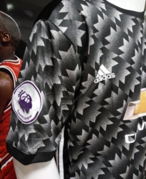 форма Manchester United №6 POGBA  гостевая  2017-18