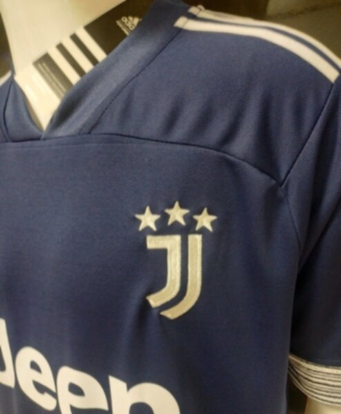 форма Juventus 2020-2021 гостевая