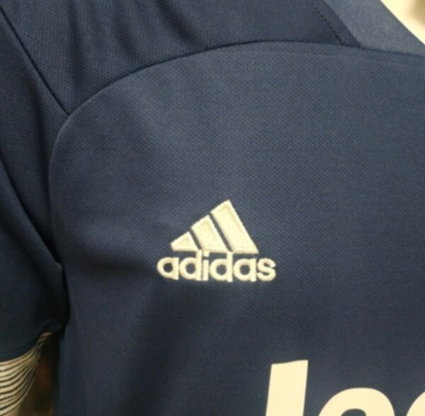 форма Juventus 2020-2021 гостевая