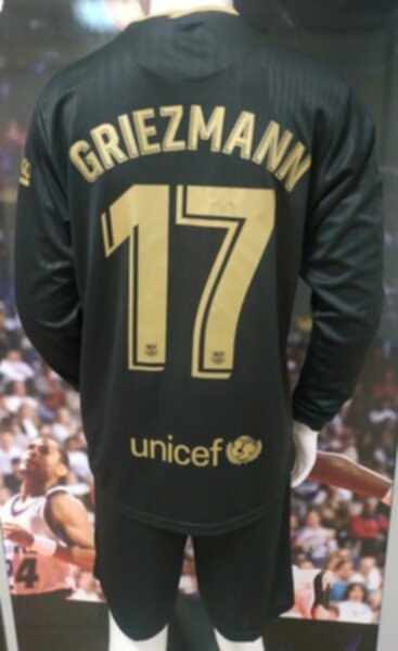 форма Barcelona  длинный рукав №17 GRIEZMANN  2020-2021 гостевая
