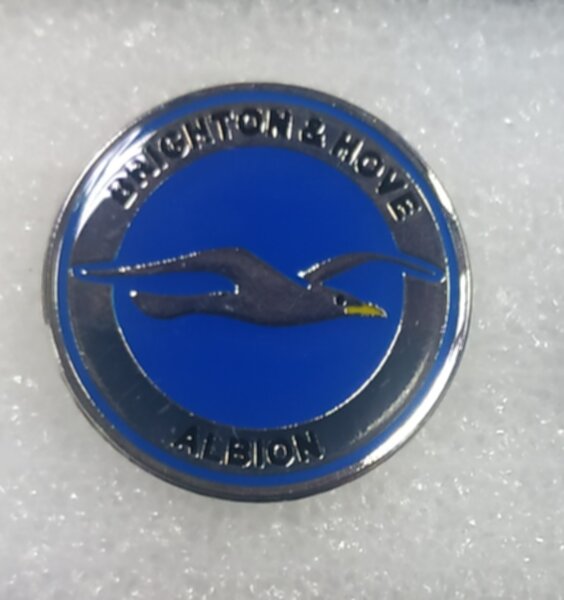 значок   Brighton  №1012  металл и полимерная смола,2,5 см