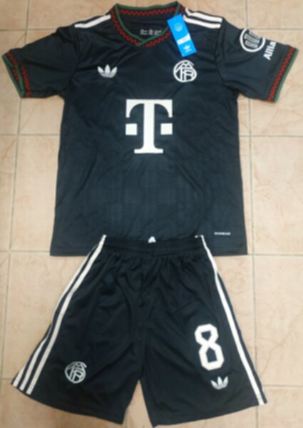 форма Bayern Munchen  №8 GORETZKA  2025-2026 adidas,резервная,полиэстер 100%