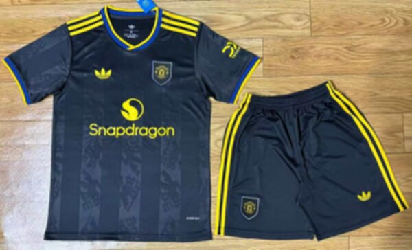 форма Manchester United 2025-2026, adidas,резервная,полиэстер 100%