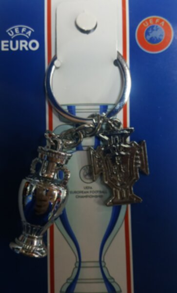 брелок сборной Португалии с кубком Европы