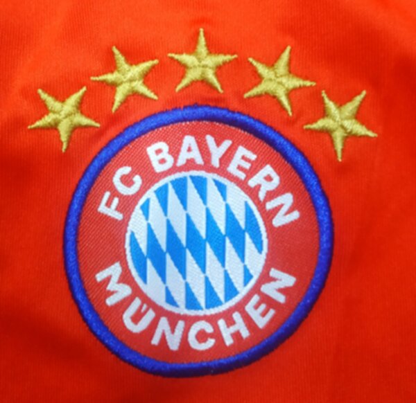 форма детская Bayern Munchen #17 Олисе,2025-2026,домашняя