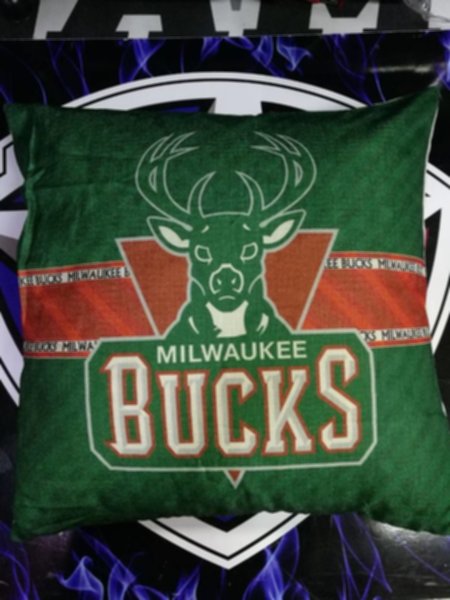 подушка Milwaukee Bucks  45см х 45см