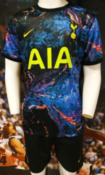 форма Tottenham 2021-2022  гостевая