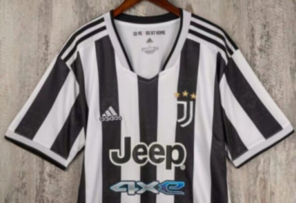форма Juventus  2021-2022  домашняя