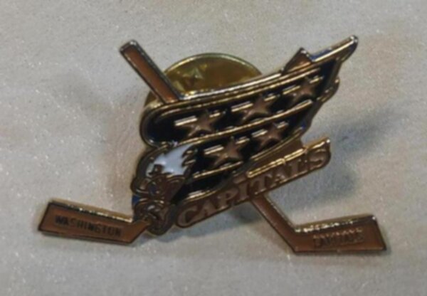 значок  Washington Capitals   №0954    3 см х 2 см  металл