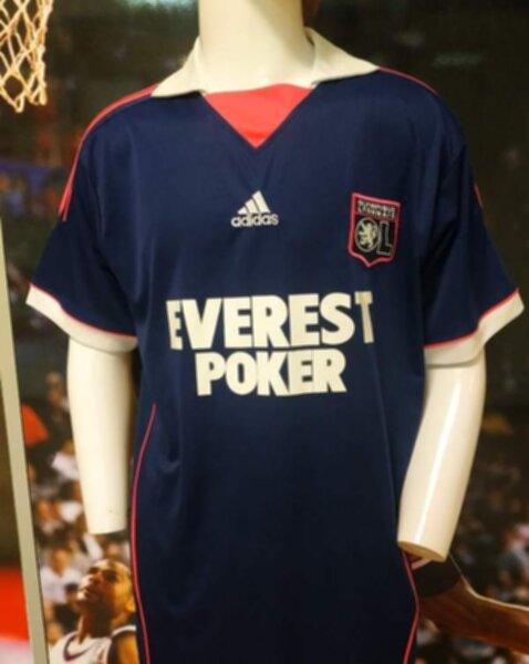 форма Olympique Lyonnais  2011-2012