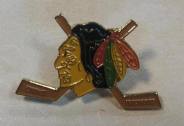 значок  Chicago Blackhawks  №0958    3 см х 2 см  металл