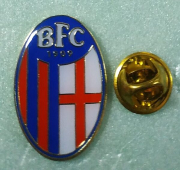 значок  Болонья   №1104  3 x 2 см металл и полимерная смола 