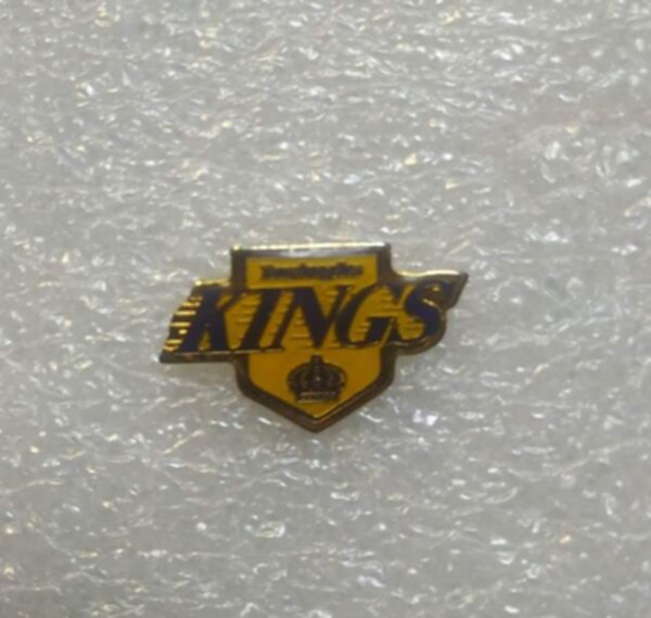 значок  Los Angeles Kings №1383   2 см х 1,5 см металл