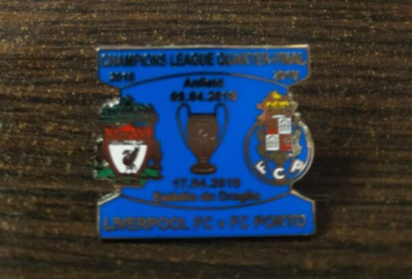 значок Liverpool-Porto  №1084  2,5 см х 2,5 см металл