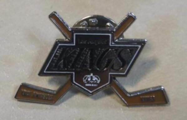 значок  Los Angeles Kings   №0956    3 см х 2 см  металл