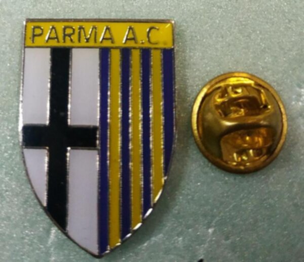 значок  Парма   №1102  2,5 x 2 см металл и полимерная смола 