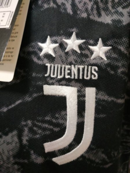 форма Juventus  2019-2020 