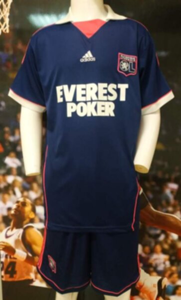форма Olympique Lyonnais  2011-2012