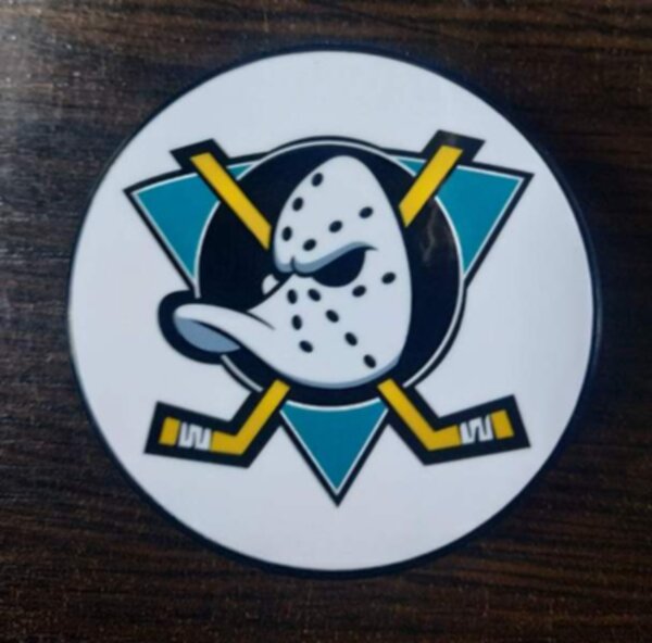 шайба сувенирная Anaheim Ducks