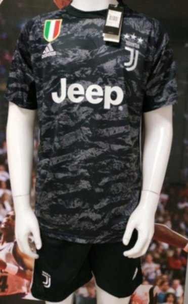 форма Juventus  2019-2020 