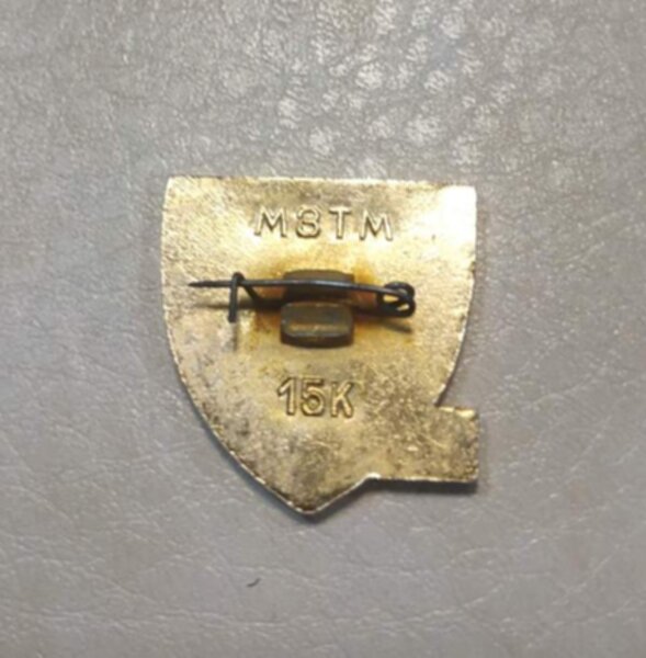 значок ЦСКА  №0982  2,5 см х 2,5 см  алюминий