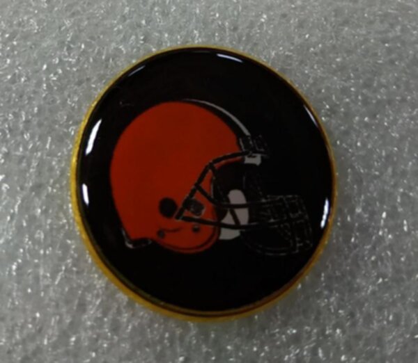 значок Cleveland Browns  №1242  2,5 см металл+полимерная смола