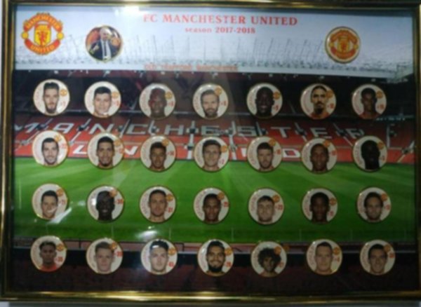 набор значков Manchester United  2017-2018  30 см х 21 см 