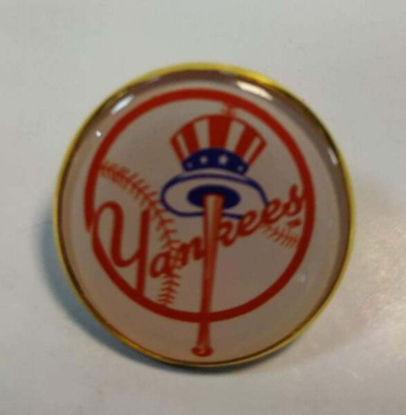 значок   New York Yankees №1018   2,5 см  металл+полимерная смола