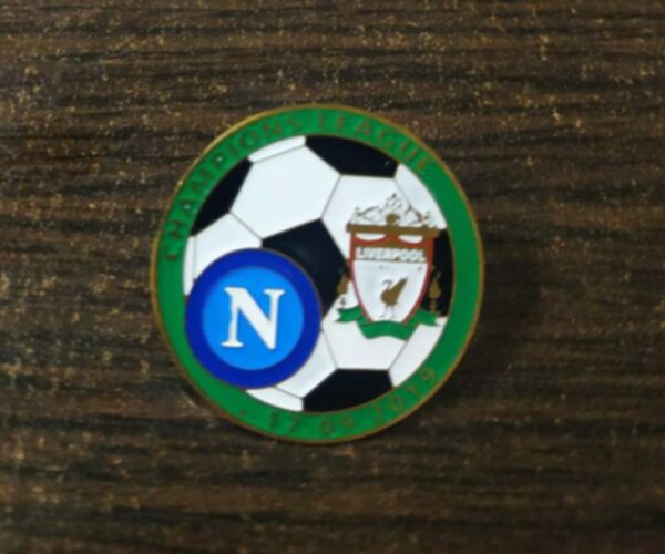 значок Napoli-Liverpool  №1089  3 см  металл